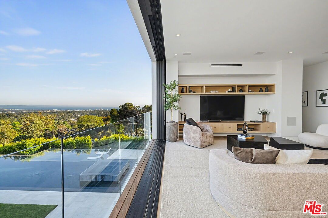 1830 Mango Way, Los Angeles, CA 90049, photo 25
