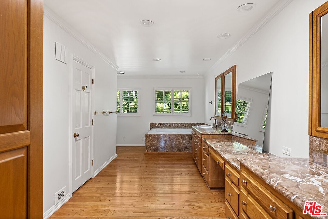 2317 Kimridge Rd, Beverly Hills, CA 90210, photo 9