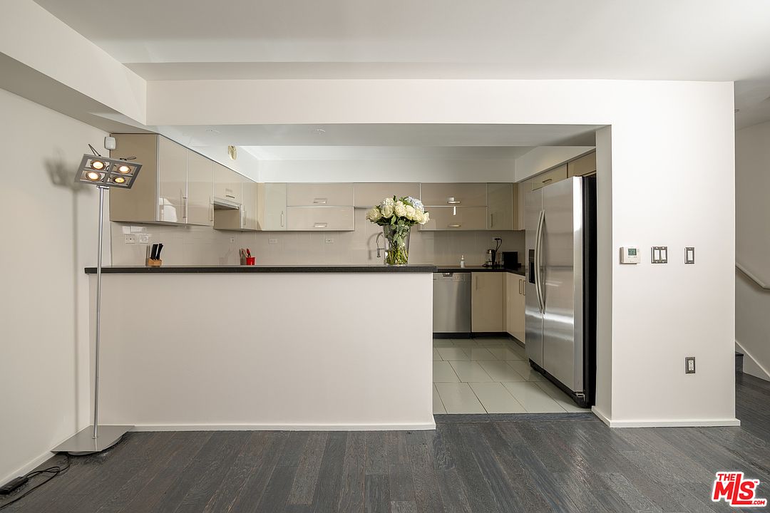 8703 W West Knoll Dr, West Hollywood, CA 90069, photo 5