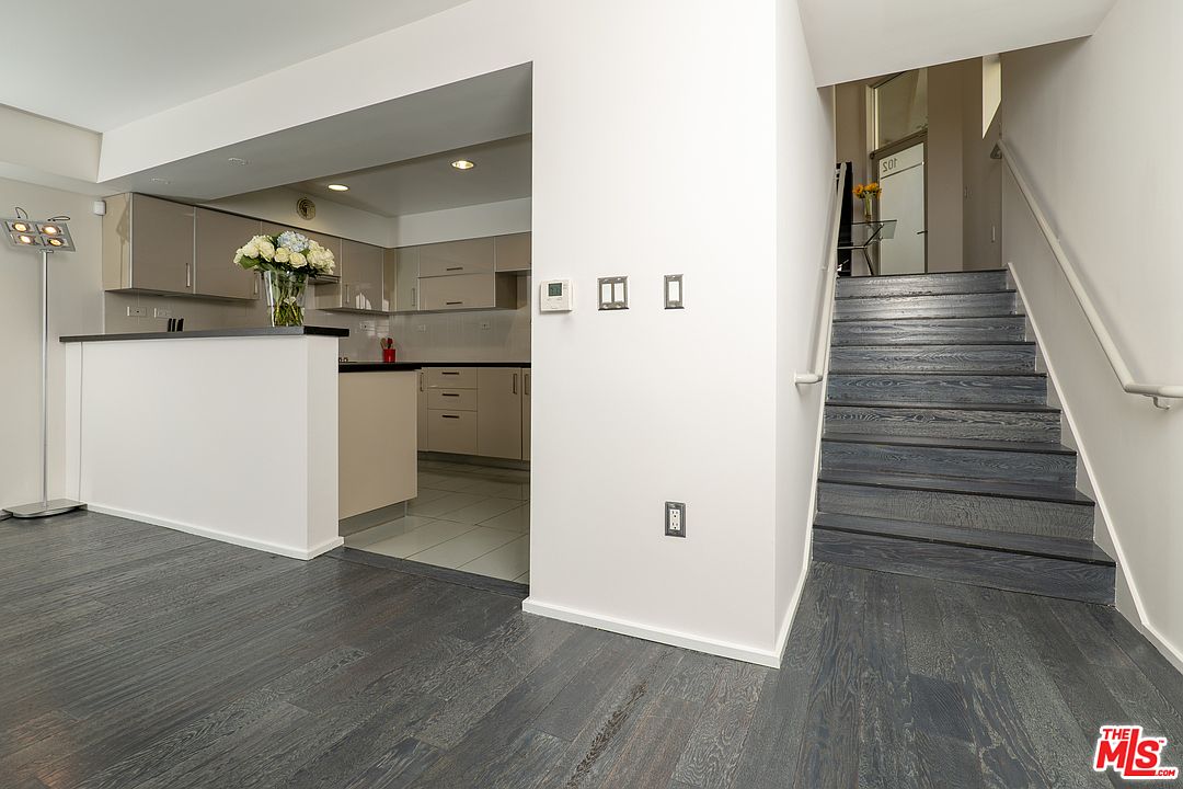8703 W West Knoll Dr, West Hollywood, CA 90069, photo 7