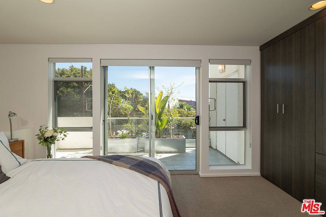 8703 W West Knoll Dr, West Hollywood, CA 90069, photo 15