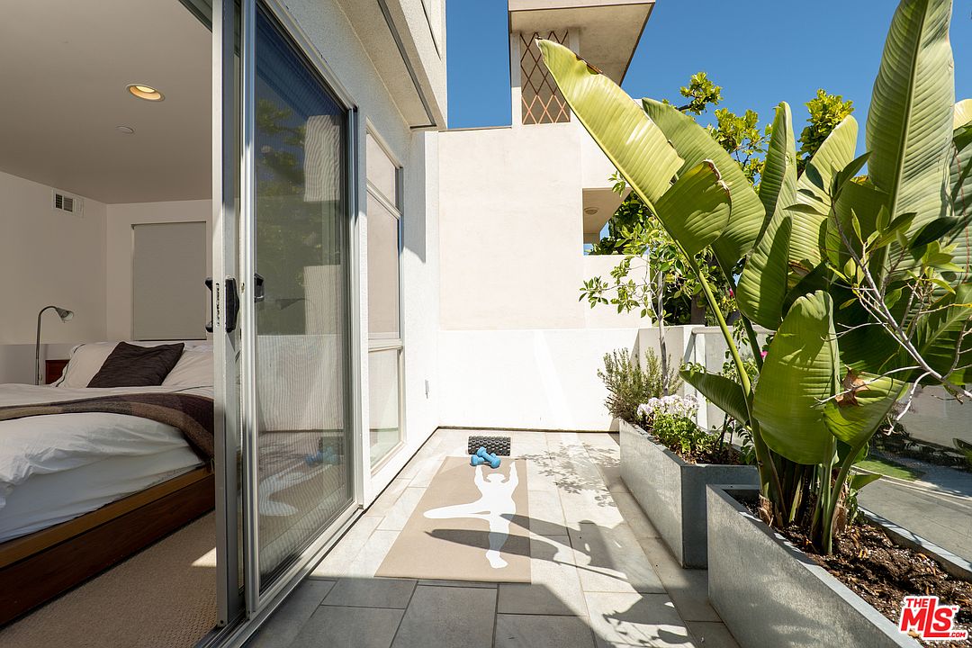8703 W West Knoll Dr, West Hollywood, CA 90069, photo 18