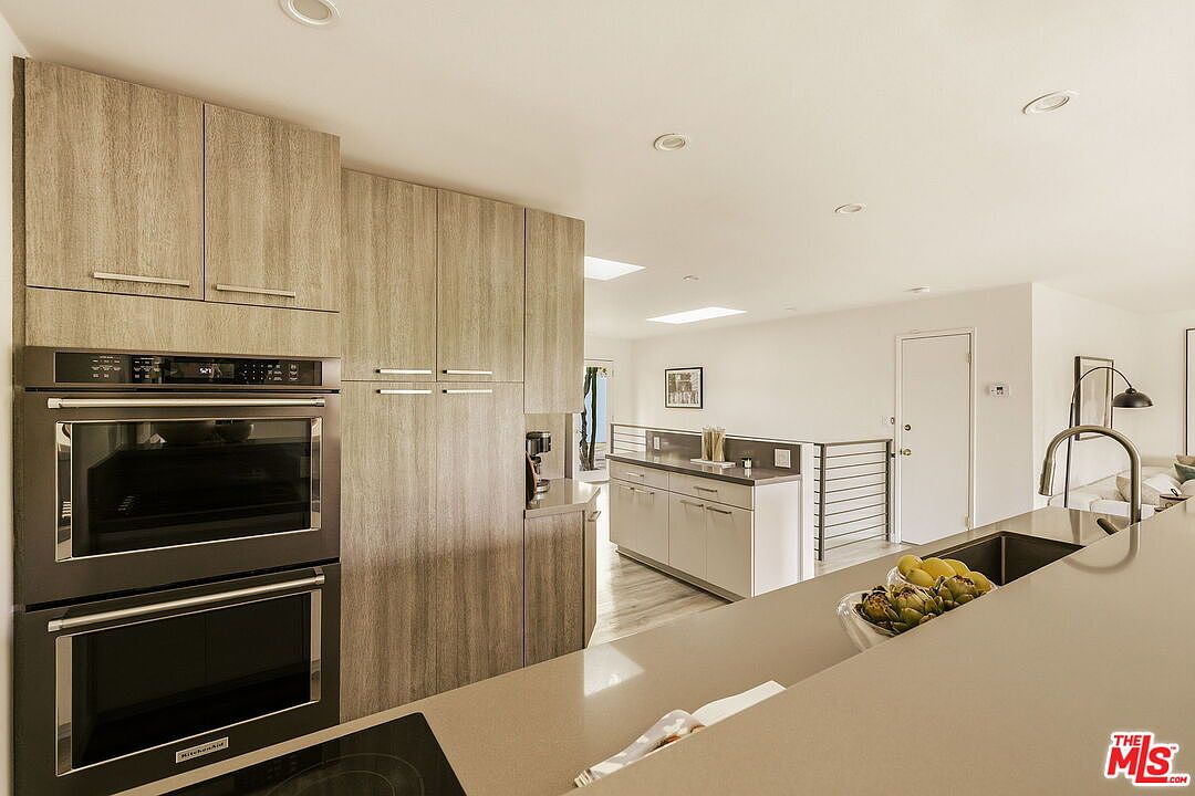 2753 La Cuesta Dr, Los Angeles, CA 90046, photo 11