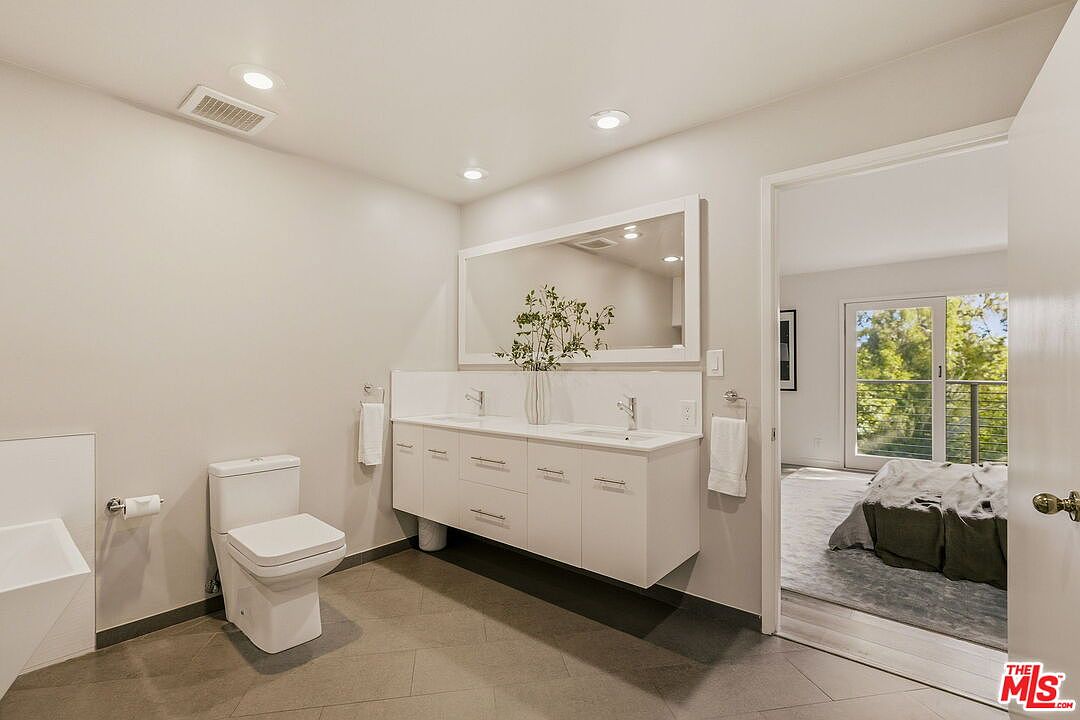 2753 La Cuesta Dr, Los Angeles, CA 90046, photo 22