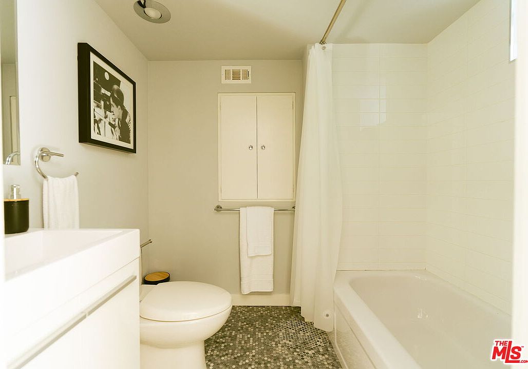 2753 La Cuesta Dr, Los Angeles, CA 90046, photo 32